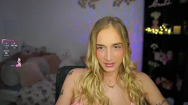 Nicolette  Shea  online show from January 27, 2025, 2:02 pm