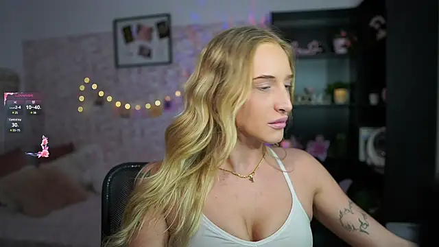 Nicolette  Shea  online show from February 18, 2025, 4:59 pm