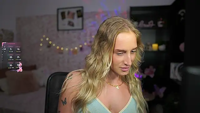 Nicolette  Shea  online show from March 13, 2025, 5:18 pm