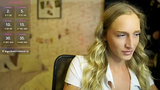 Nicolette  Shea  online show from October 27, 2025, 2:21 pm