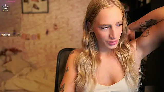 Nicolette  Shea  online show from January 10, 2026, 9:44 am