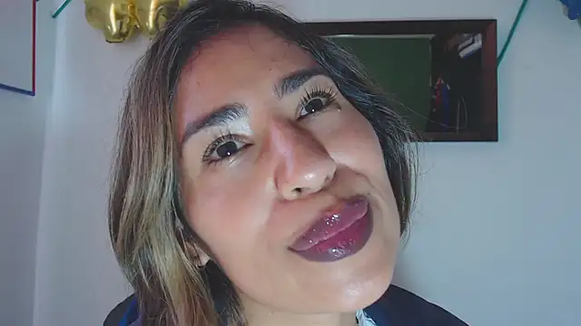 Snapshot of fantasty_nylon chatting on December 3, 2024, 4:28 pm fantasty nylon online show from December 3, 2024, 4:28 pm