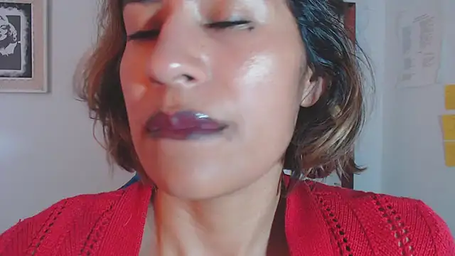 Snapshot of fantasty_nylon chatting on December 10, 2024, 8:05 pm fantasty nylon online show from December 10, 2024, 8:05 pm