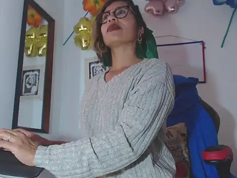 Snapshot of fantasty_nylon chatting on December 30, 2024, 8:25 pm fantasty nylon online show from December 30, 2024, 8:25 pm