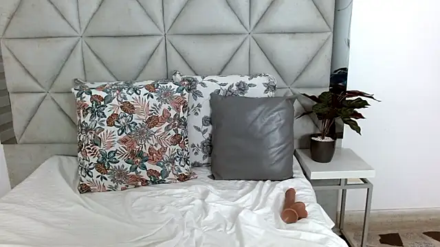 nina pons online show from December 3, 2024, 12:02 am