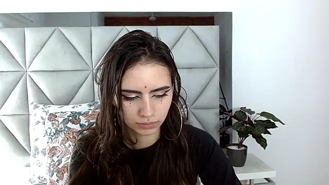 nina pons online show from December 10, 2024, 8:27 pm