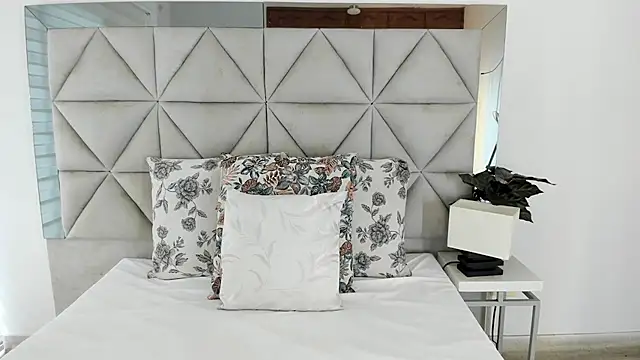 nina pons online show from September 19, 2025, 9:48 pm