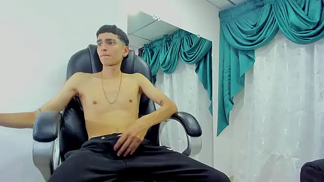 Ethan Booy online show from December 5, 2024, 12:52 am