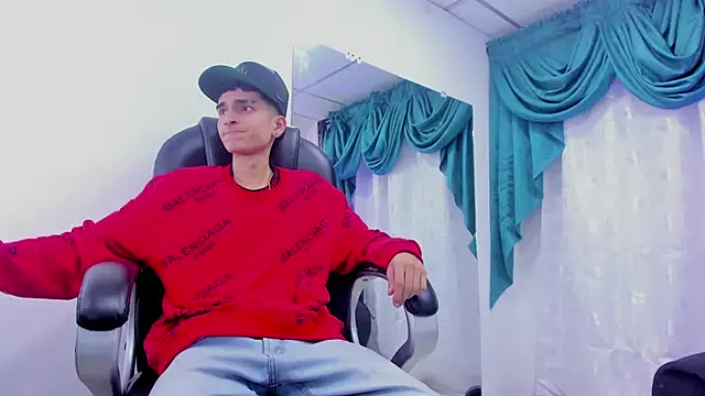 Ethan Booy online show from December 13, 2024, 10:45 pm
