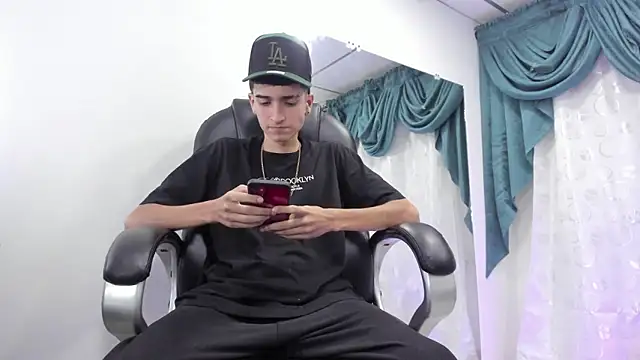 Ethan Booy online show from December 19, 2024, 9:49 pm