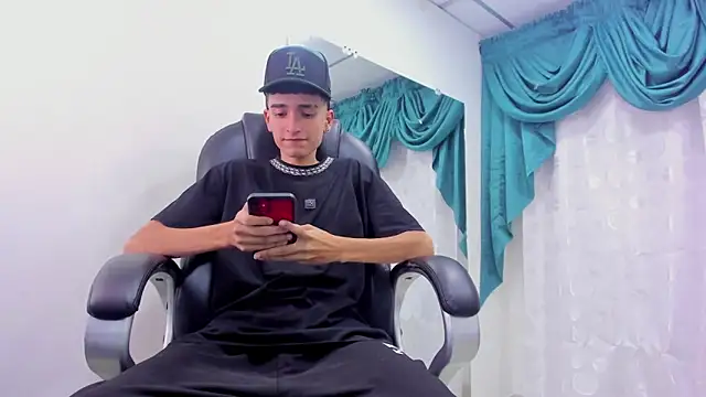 Ethan Booy online show from December 28, 2024, 8:47 pm