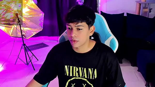 Snapshot of Franco_Rizzo_ chatting on November 19, 2025, 12:32 am Franco Rizzo online show from November 19, 2025, 12:32 am