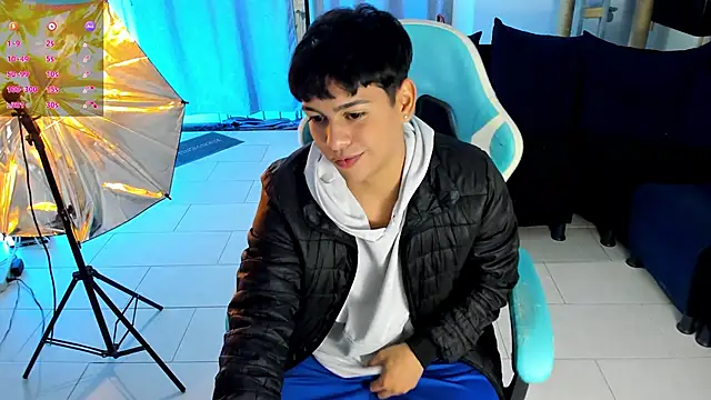 Snapshot of Franco_Rizzo_ chatting on November 21, 2025, 11:47 pm Franco Rizzo online show from November 21, 2025, 11:47 pm