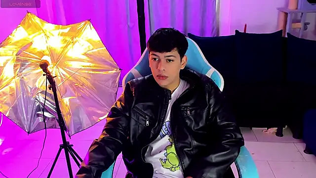 Snapshot of Franco_Rizzo_ chatting on November 24, 2025, 8:08 pm Franco Rizzo online show from November 24, 2025, 8:08 pm