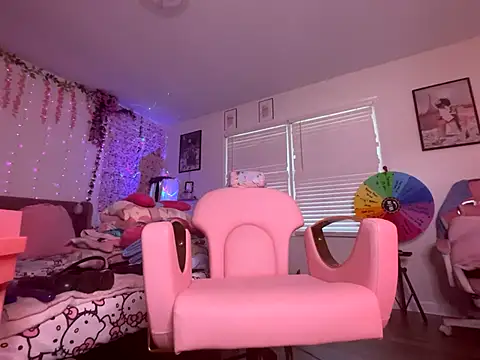 Snapshot of VixenCapri chatting on October 26, 2025, 6:47 pm VixenCapri online show from October 26, 2025, 6:47 pm