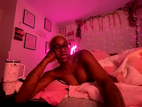 Snapshot of VixenCapri chatting on November 16, 2025, 3:01 am VixenCapri online show from November 16, 2025, 3:01 am