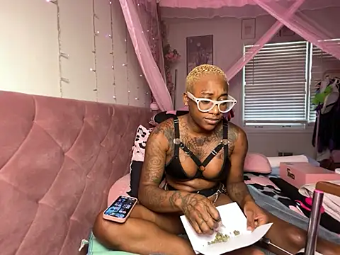 Snapshot of VixenCapri chatting on June 24, 2026, 3:55 pm VixenCapri online show from June 24, 2026, 3:55 pm