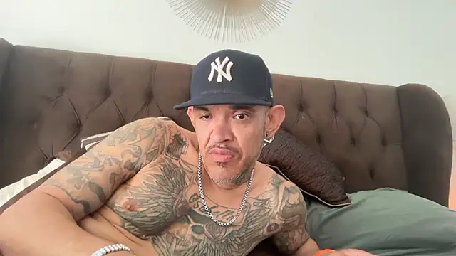 RoodoggXL online show from March 31, 2026, 6:19 pm