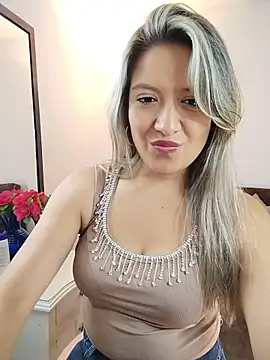 valeriahunter1 online show from January 17, 2026, 11:19 pm