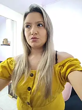 valeriahunter1 online show from March 10, 2026, 10:04 pm