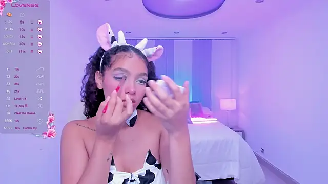 anahi curlie1 online show from February 6, 2025, 3:37 am