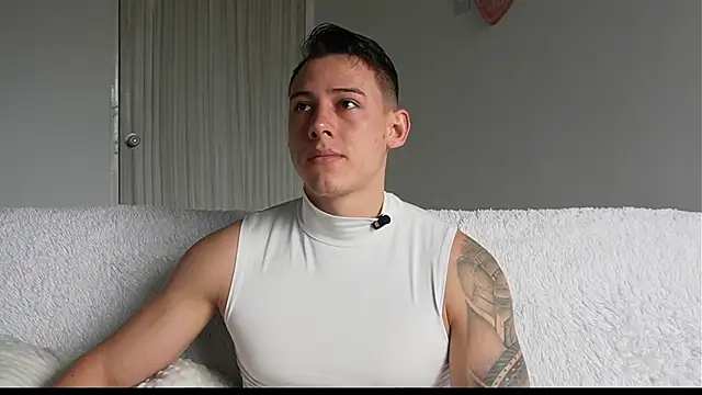 Muscle King Cum online show from May 11, 2026, 2:45 pm