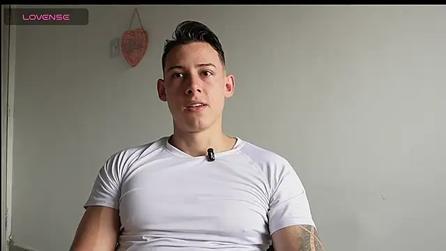 Muscle King Cum online show from June 18, 2026, 1:26 pm
