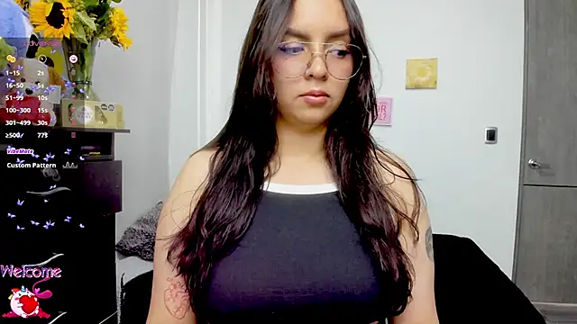 Snapshot of Valery7rose_ chatting on September 25, 2025, 2:21 pm Valery7rose  online show from September 25, 2025, 2:21 pm