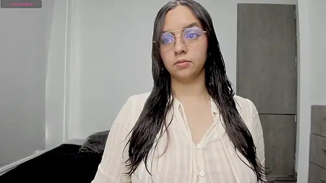 Snapshot of Valery7rose_ chatting on October 9, 2025, 2:59 pm Valery7rose  online show from October 9, 2025, 2:59 pm