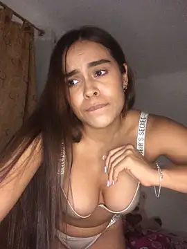 Snapshot of JuanaSimons chatting on October 4, 2025, 2:09 am JuanaSimons online show from October 4, 2025, 2:09 am