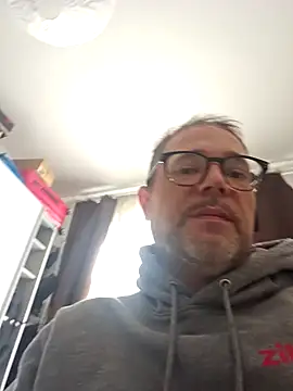 Snapshot of BananasNCream chatting on September 25, 2025, 8:18 am BananasNCream online show from September 25, 2025, 8:18 am