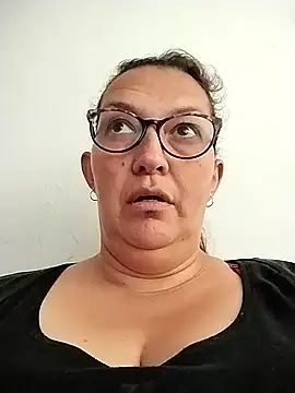 saraqueen   online show from December 14, 2024, 3:04 pm