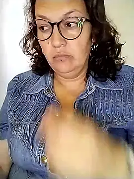 saraqueen   online show from September 9, 2025, 1:32 pm
