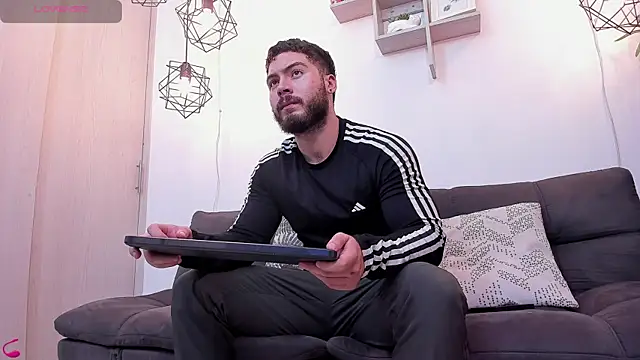 Snapshot of SebastianVilla_ chatting on January 7, 2025, 11:14 pm SebastianVilla  online show from January 7, 2025, 11:14 pm