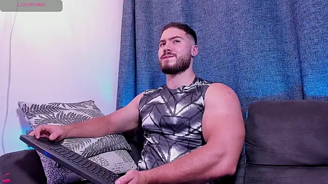 Snapshot of SebastianVilla_ chatting on February 12, 2025, 2:24 am SebastianVilla  online show from February 12, 2025, 2:24 am