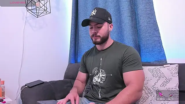 Snapshot of SebastianVilla_ chatting on February 25, 2025, 3:27 pm SebastianVilla  online show from February 25, 2025, 3:27 pm