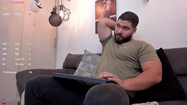 Snapshot of SebastianVilla_ chatting on October 11, 2025, 9:13 pm SebastianVilla  online show from October 11, 2025, 9:13 pm