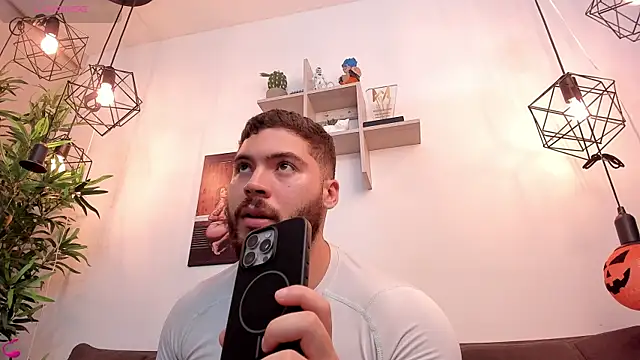 Snapshot of SebastianVilla_ chatting on October 24, 2025, 11:01 pm SebastianVilla  online show from October 24, 2025, 11:01 pm