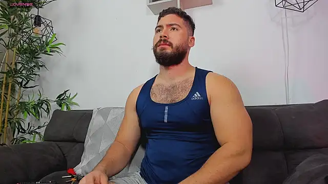 Snapshot of SebastianVilla_ chatting on May 14, 2026, 12:28 am SebastianVilla online show from May 14, 2026, 12:28 am