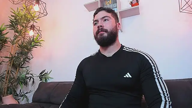 Snapshot of SebastianVilla_ chatting on May 26, 2026, 9:55 pm SebastianVilla online show from May 26, 2026, 9:55 pm