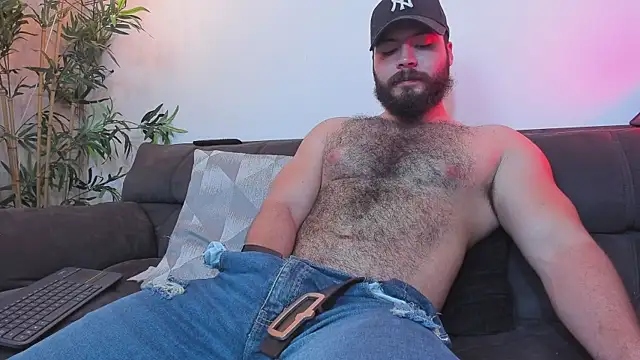 Snapshot of SebastianVilla_ chatting on June 7, 2026, 12:15 am SebastianVilla online show from June 7, 2026, 12:15 am