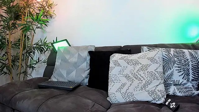 Snapshot of SebastianVilla_ chatting on June 23, 2026, 8:18 pm SebastianVilla online show from June 23, 2026, 8:18 pm