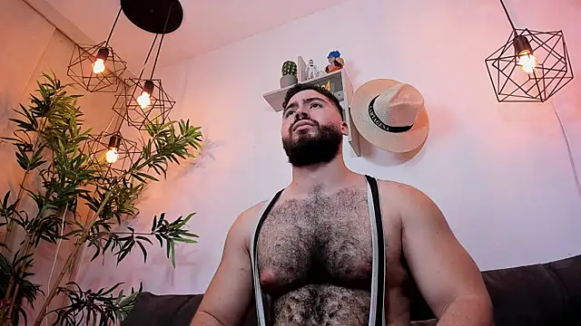 Snapshot of SebastianVilla_ chatting on July 17, 2026, 10:25 pm SebastianVilla online show from July 17, 2026, 10:25 pm
