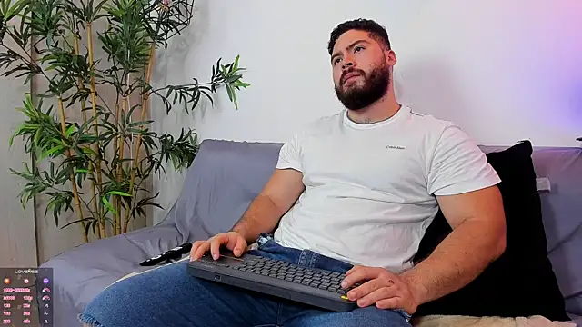 Snapshot of SebastianVilla_ chatting on July 30, 2026, 9:58 pm SebastianVilla online show from July 30, 2026, 9:58 pm