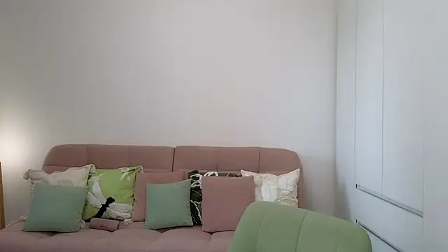 AliciaNewell online show from October 19, 2025, 10:27 am