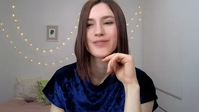 AliciaNewell online show from June 13, 2026, 4:43 am