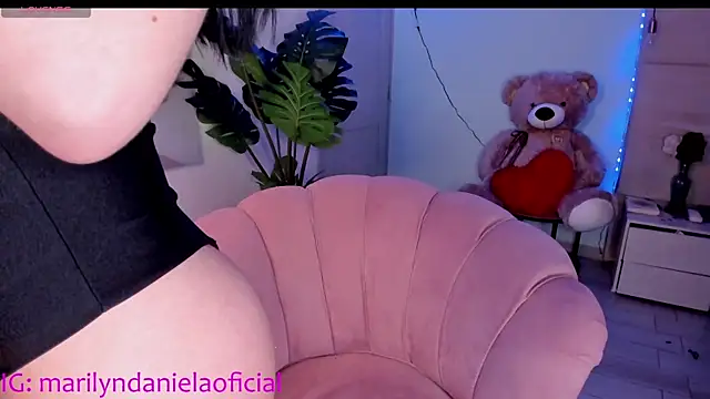 Snapshot of Marily_Daniela_ chatting on March 9, 2025, 3:32 am Marily Daniela online show from March 9, 2025, 3:32 am