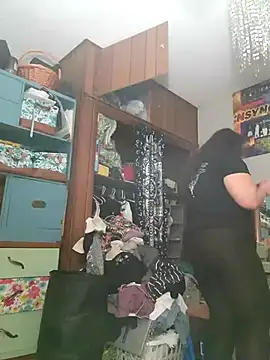 Snapshot of sweetkitty111 chatting on December 7, 2024, 11:29 am sweetkitty111 online show from December 7, 2024, 11:29 am