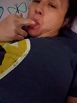 Snapshot of sweetkitty111 chatting on January 6, 2025, 10:37 pm sweetkitty111 online show from January 6, 2025, 10:37 pm