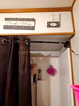 Snapshot of sweetkitty111 chatting on October 28, 2025, 4:05 am sweetkitty111 online show from October 28, 2025, 4:05 am